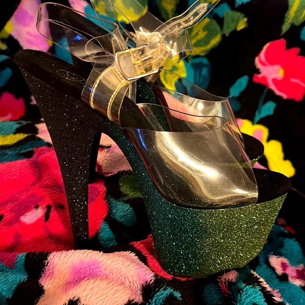 Like new pleasers dancing shoes
